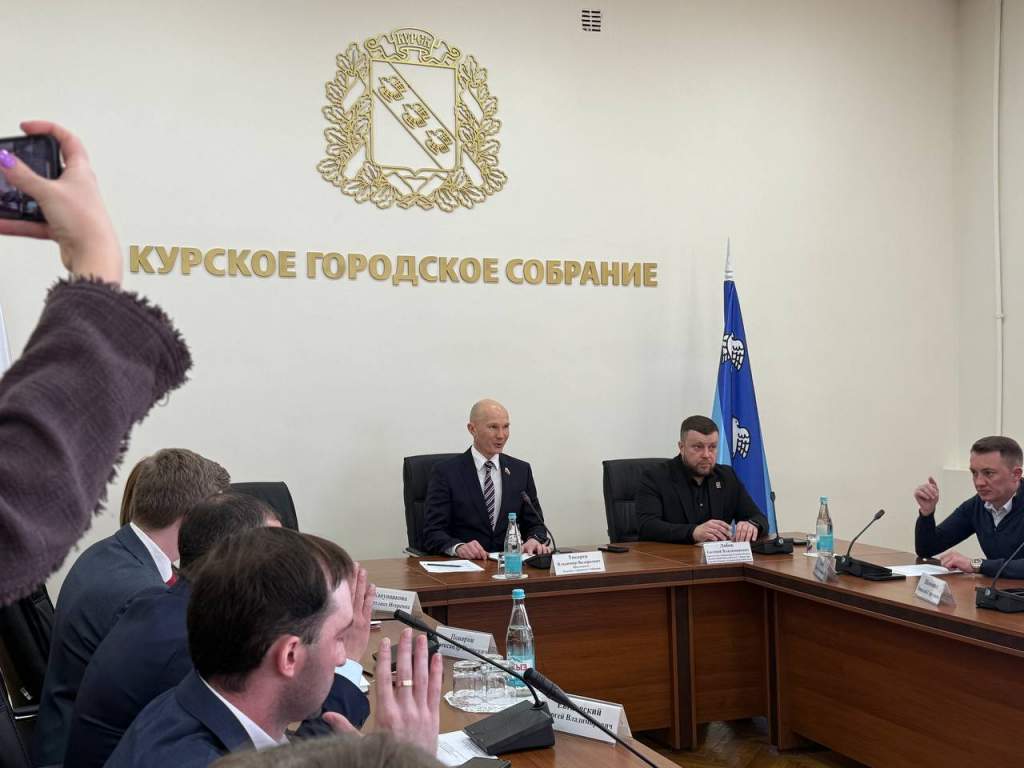 Горсобрание Курска решит судьбу Токарева после скандала с уборкой и его женой