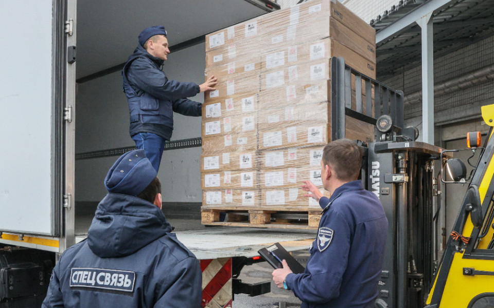 Сотрудники Спецсвязи России оперативно и в полной сохранности доставляют важные грузы и корреспонденцию в любую точку страны