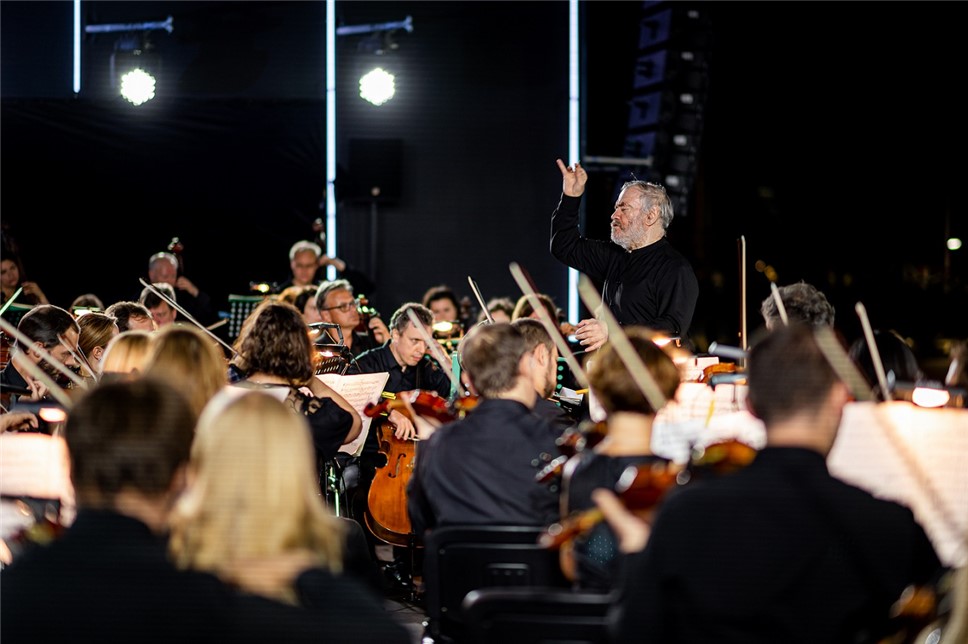 Валерий Гергиев и симфонический оркестр Мариинского театра. Фото предоставлены Фондом 