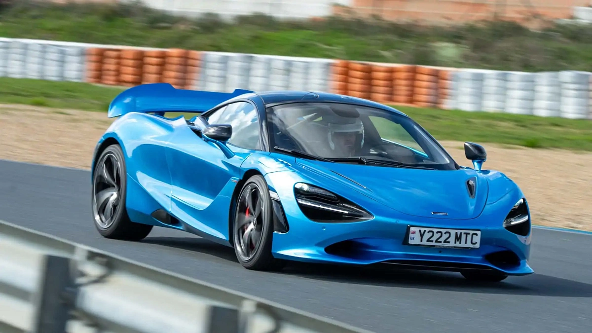 Новый суперкар McLaren продается в среднем за 27 937 353 руб. 