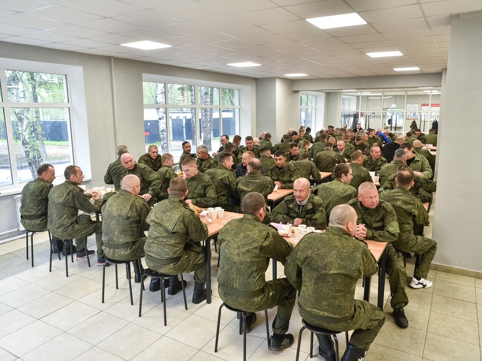 Единовременные выплаты контрактникам выросли в полтора раза