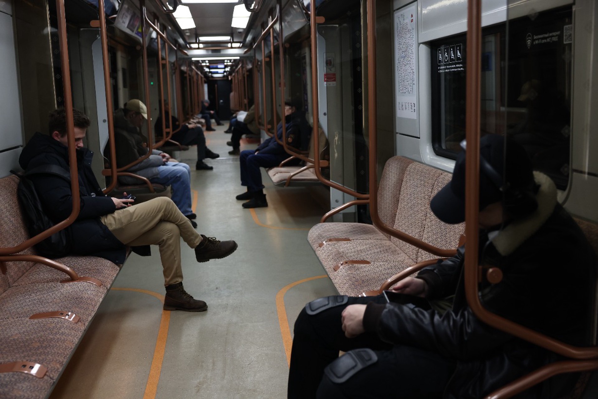 Психолог объяснила, как справиться с панической атакой в метро