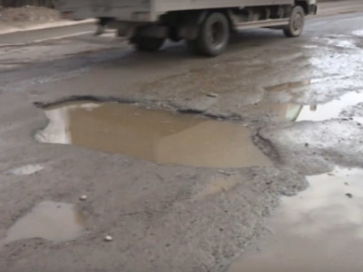 Иркутяне требуют ремонта дороги на улице Ракитной в Свердловском округе