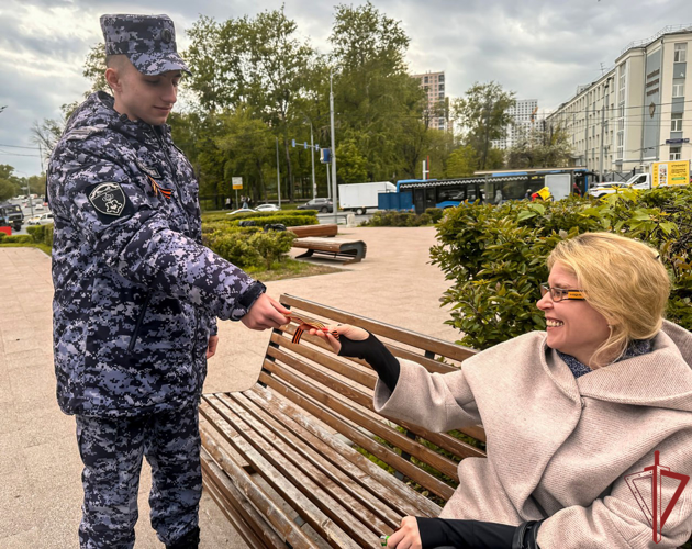 Московские сотрудники вневедомственной охраны приняли участие в акции «Георгиевская лента»