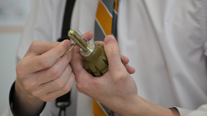 Мужчина взорвал гранату в электропоезде в Украине