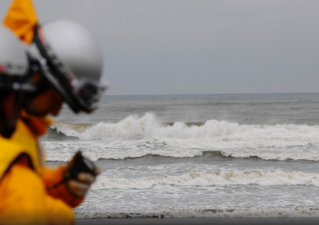 В японской Окинаве объявили угрозу цунами после землетрясения