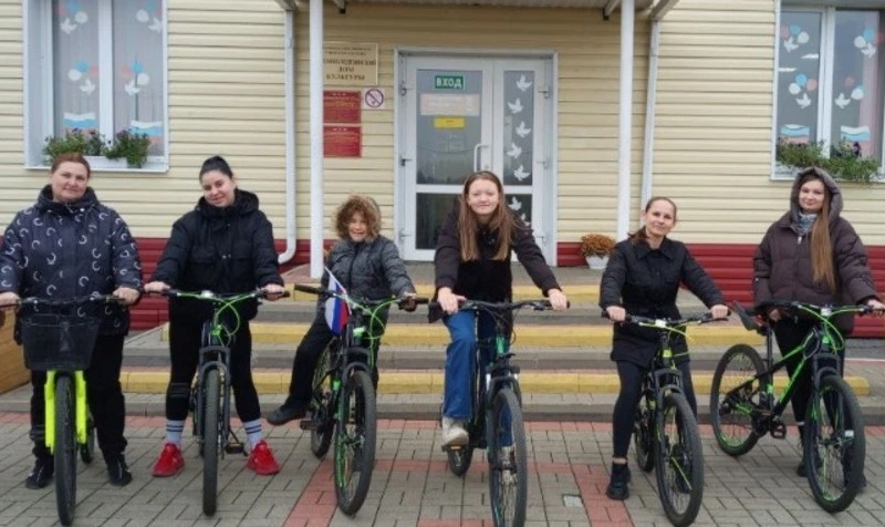 Жители села Тёплый Колодезь закрыли велосезон яркой экскурсией по земле помещика Коробкова