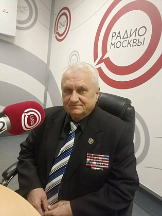 Председатель Совета ветеранов Главного управления Росгвардии по г. Москве полковник милиции в отставке Владимир Комаров поздравил ветеранов службы с праздником