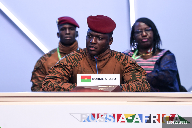 Пленарная сессия саммита 