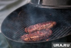 Переизбыток мяса может привести к проблемам с суставами, органами и раку, рассказала биолог Татьяна Хомякова