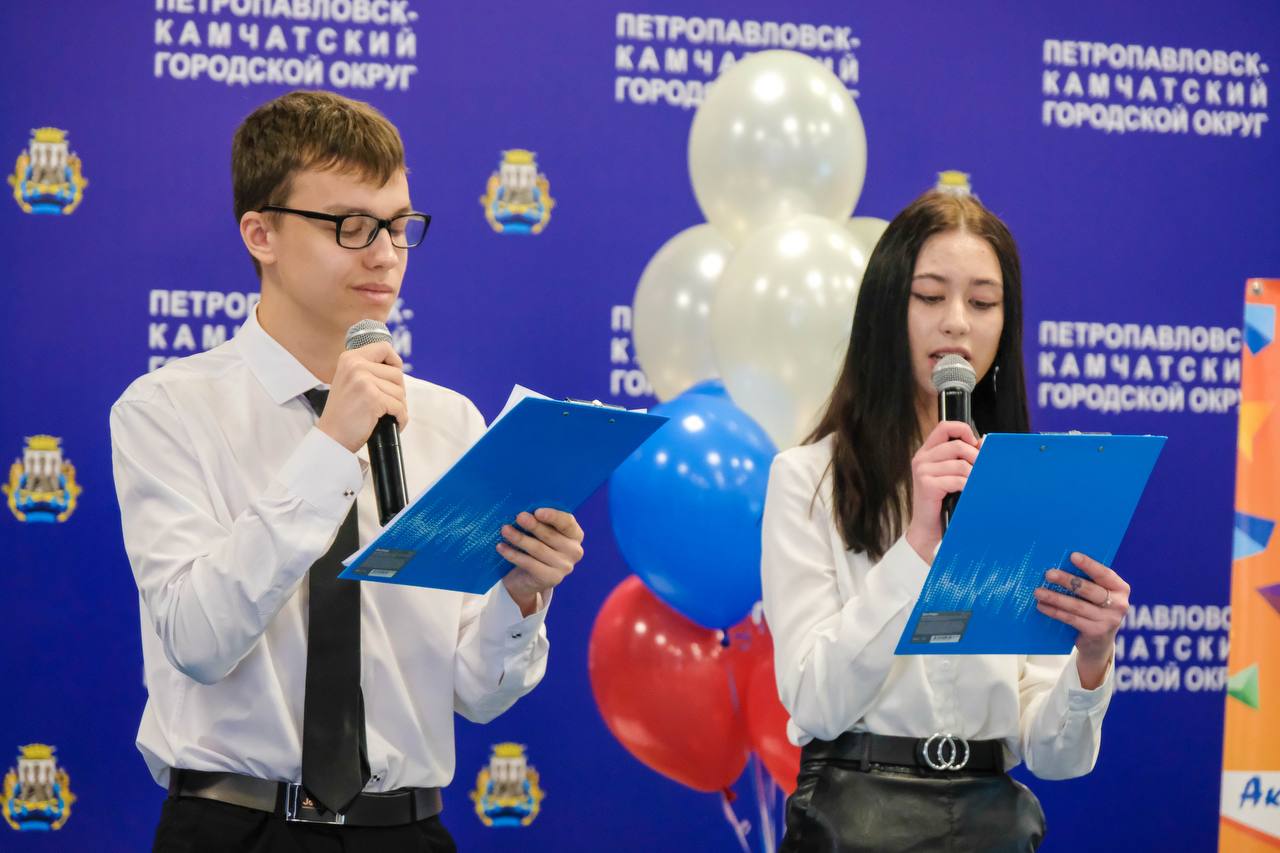 Юным горожанам вручили паспорта в преддверии Дня защитника Отечества