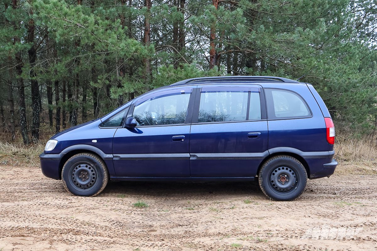 «Сложил задний ряд – и в нее полквартиры влезло»: мнение владельца Opel Zafira