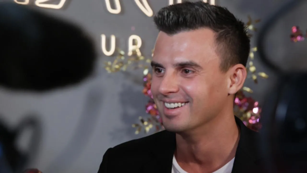 кирилл туриченко поет с микрофоном. туриченко, кирилл евгеньевич. туриченко в какой группе поет. кирилл туриченко. кирилл туриченко иванушки.