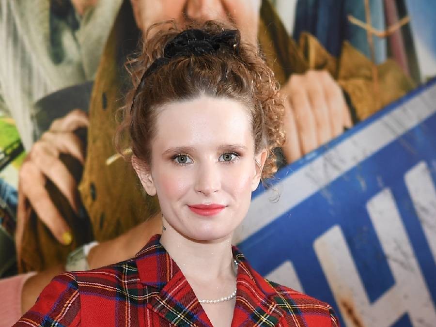 Страны закрывают въезд для певицы-иноагентки Монеточки*: кто еще столкнулся со сложностями