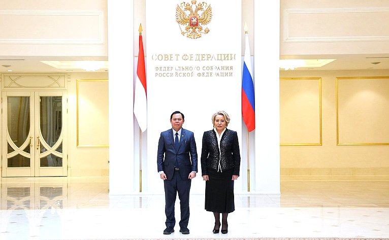 Валентина Матвиенко провела встречу с Председателем Совета представителей регионов Республики Индонезии Султаном Бактиаром Наджамундином