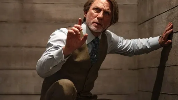 Кадр из фильма «Достать ножи: Воскрешение покойника»