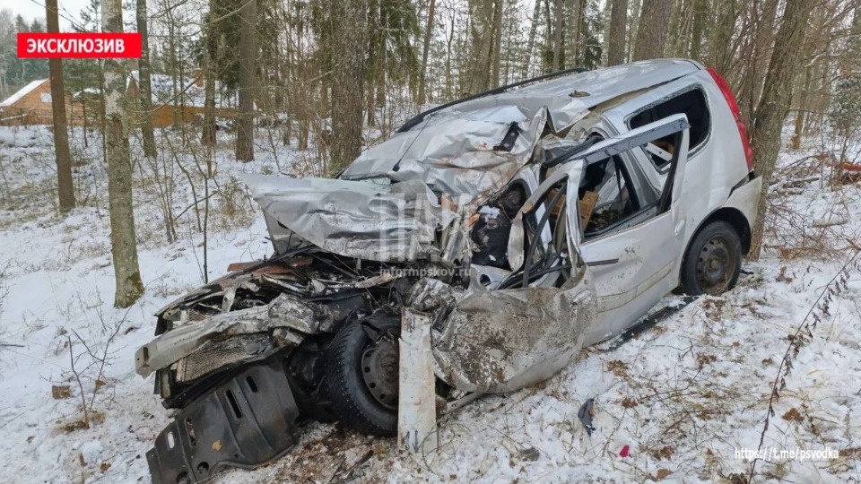 Один человек погиб и один пострадал в аварии в Великолукском районе 