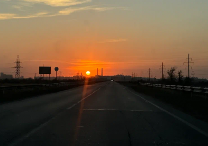 В Астраханской области спецтехника насмерть сбила дорожного рабочего