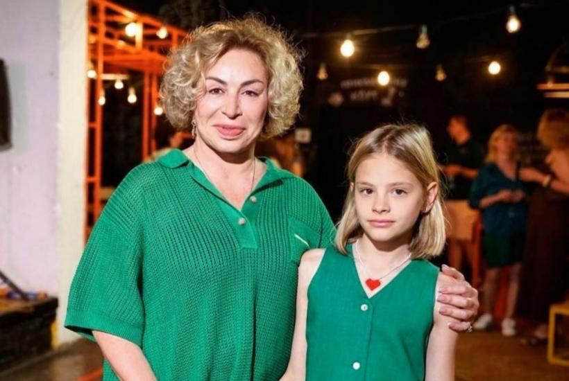 Мама рэпера Тимати Симона Юнусова с внучкой Алисой