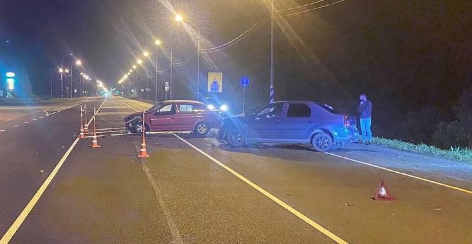 На новгородском участке федеральной трассы Р-56 столкнулись два Рено