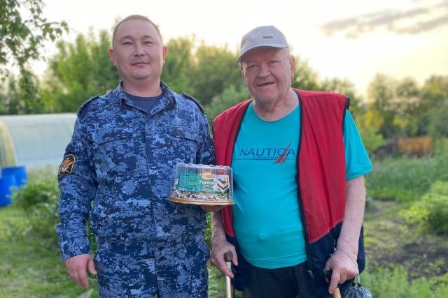 Представители УФСИН России по Омской области поздравили ветеранов УИС с праздниками