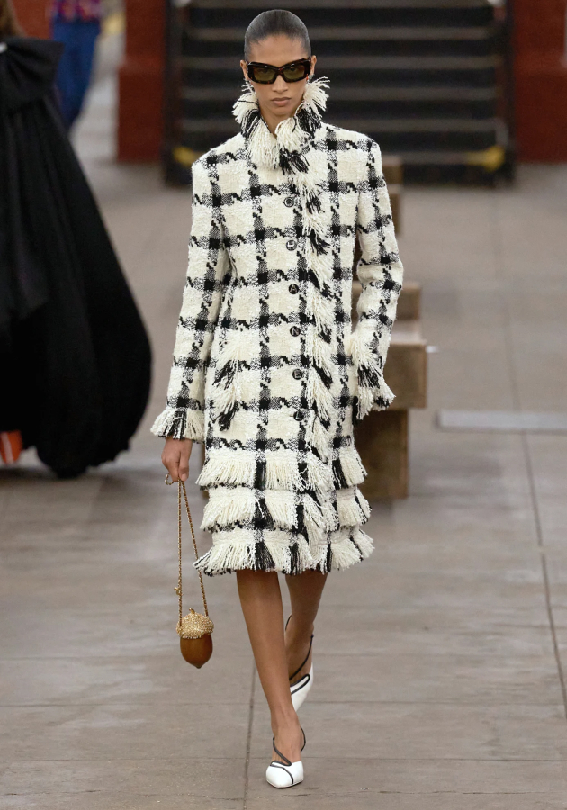 Матье Блази представил коллекцию Chanel Métiers d’Art 2026 в метро Нью-Йорка