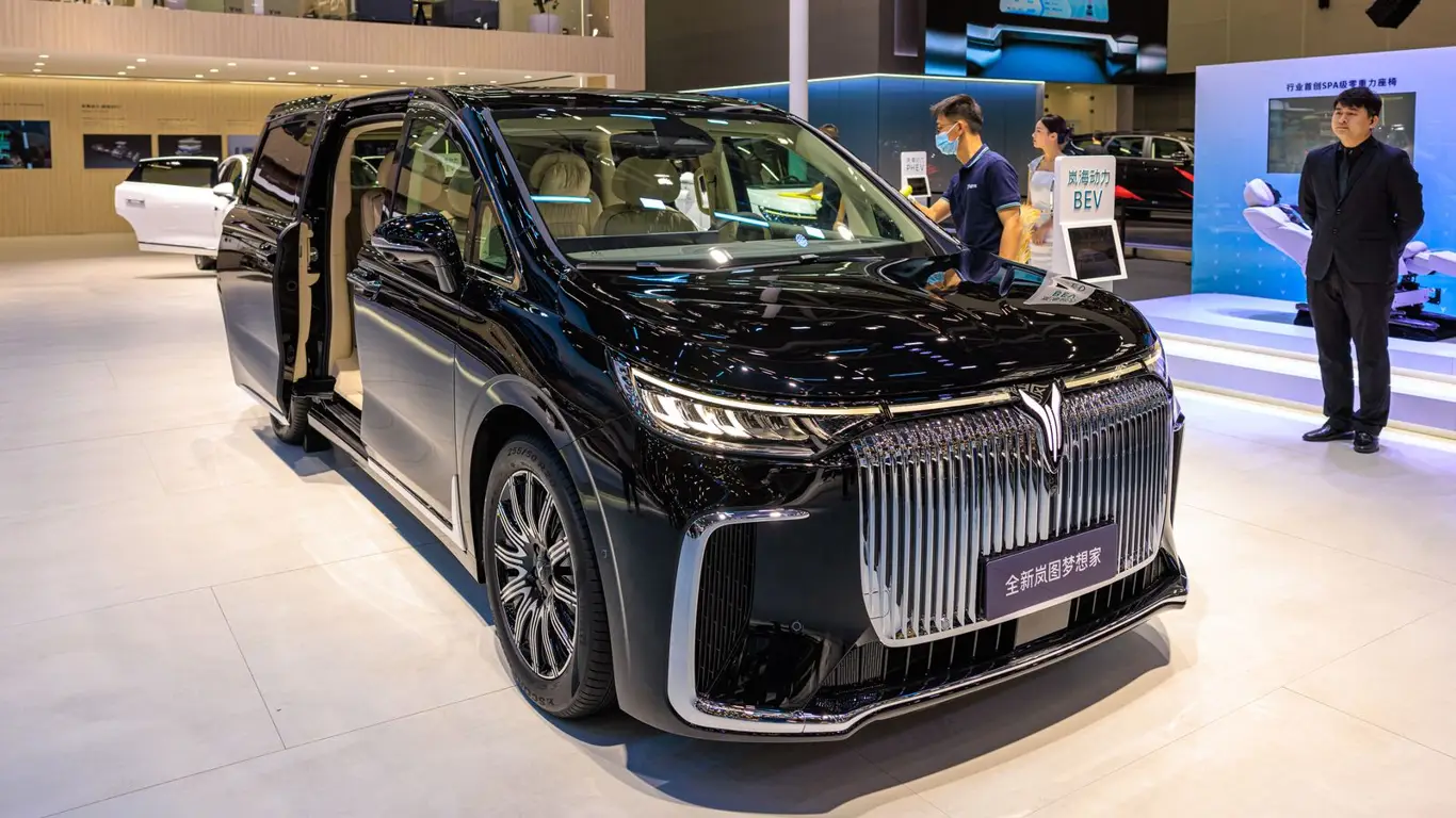 Toyota Alphard по-русски: в Липецке начнут собирать семейный минивэн, установивший рекорд