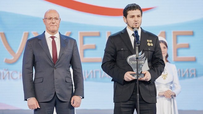 Дмитрий Чернышенко наградил лауреата Всероссийской муниципальной премии «Служение»