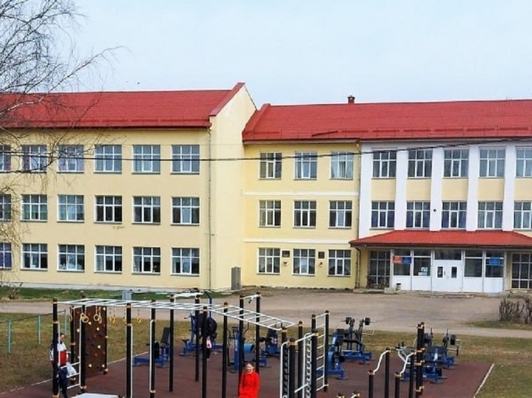 Асфальт у Куньинской средней школы обновят впервые за 15 лет