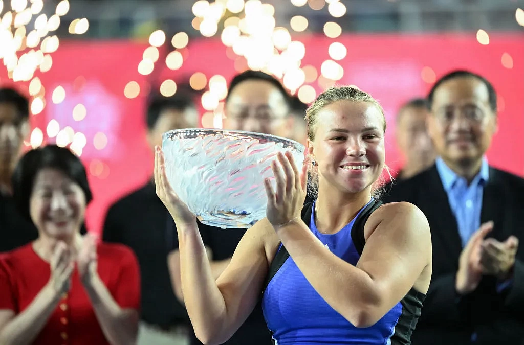 Диана Шнайдер - чемпионка турнира WTA 250 в Гонконге