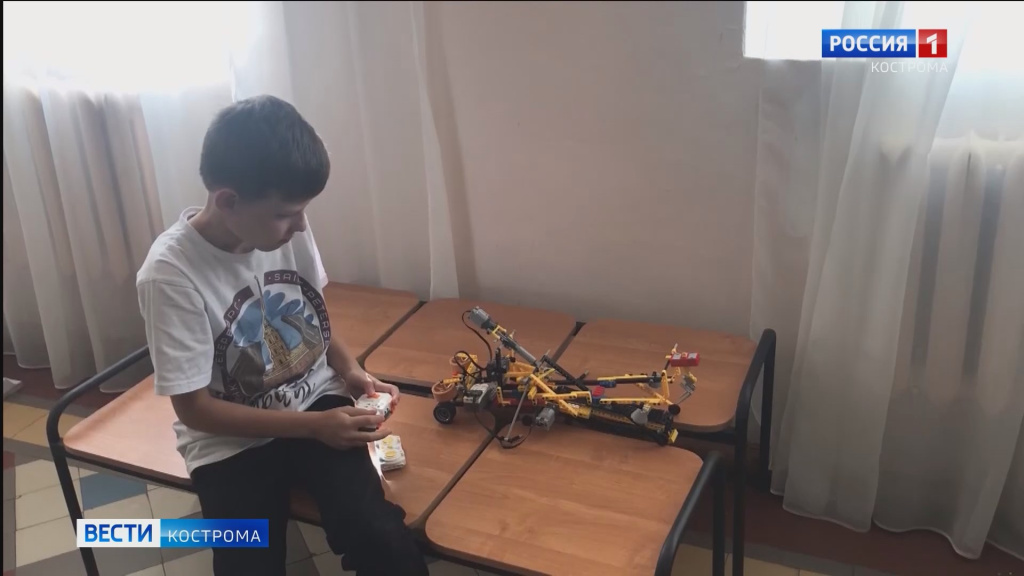 Мальчик планетарий.mp4_snapshot_01.18.240.jpg