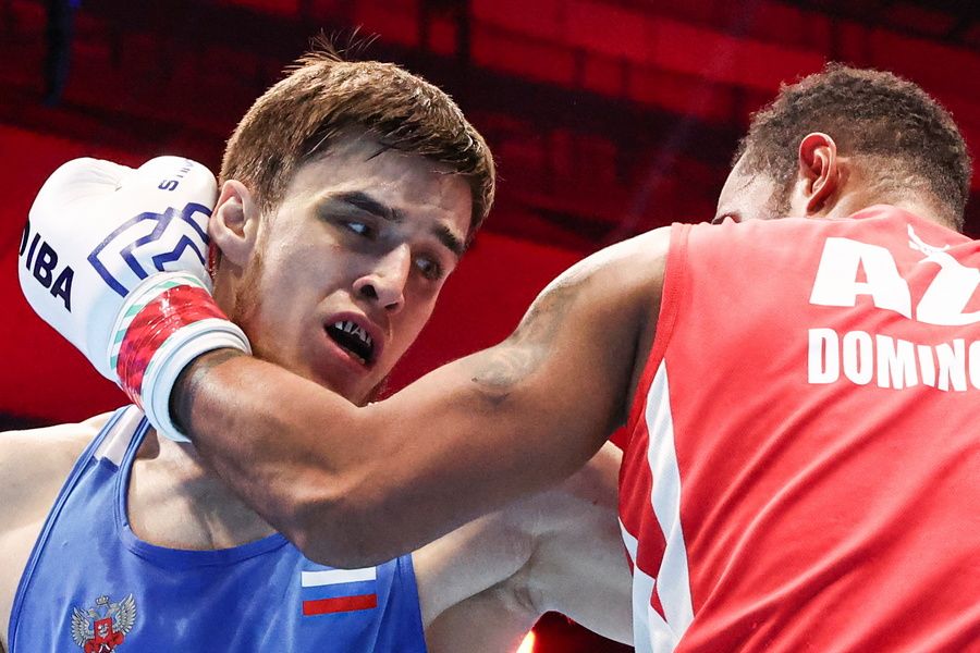 Шарабутдин Атаев (Россия) и Лорен Альфонсо Домингес (Азербайджан) во время поединка