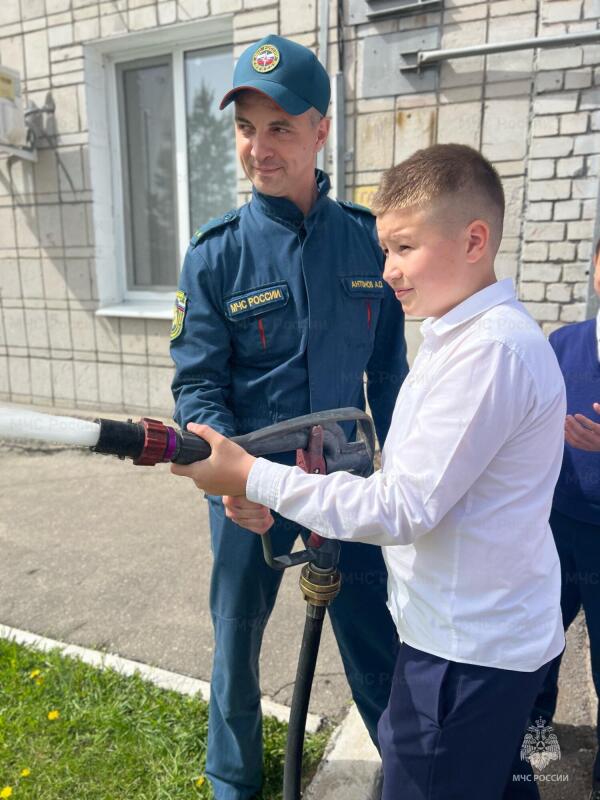 В Димитровграде школьники познакомились с работой огнеборцев
