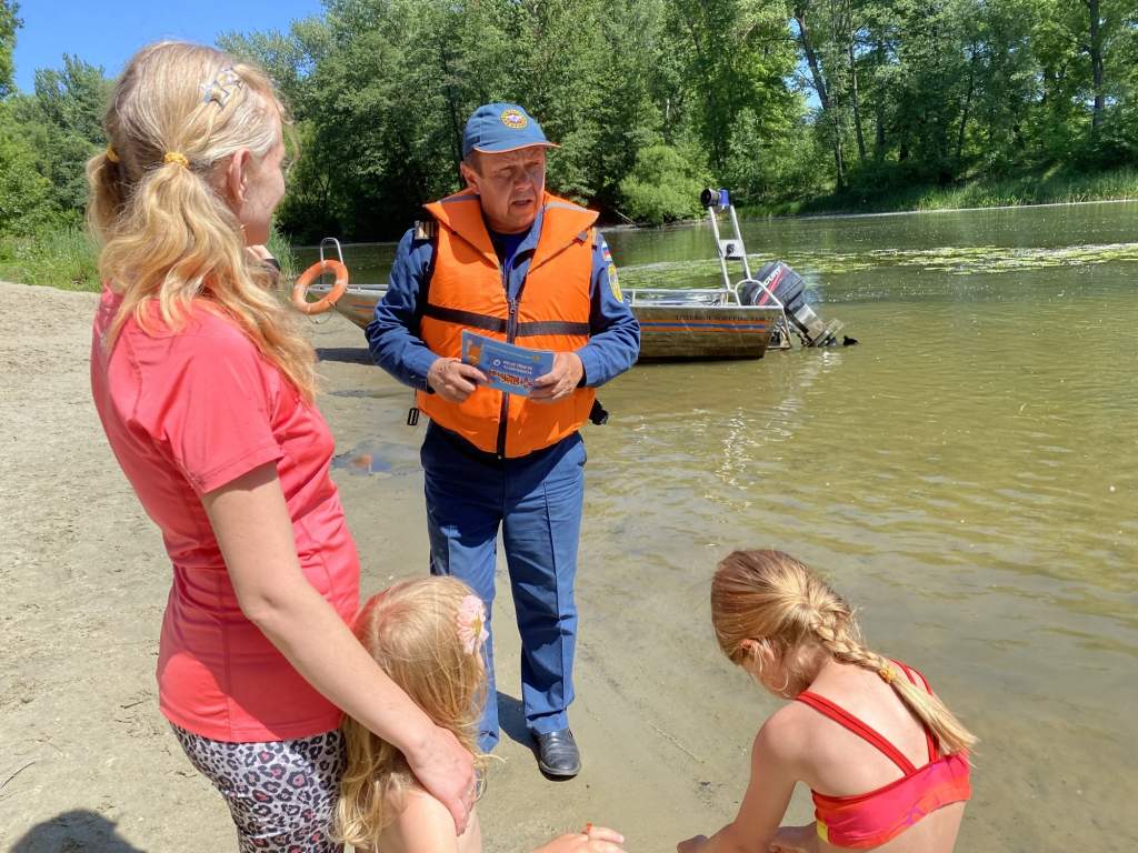 В Курской области за сутки с водоемов удалили 11 детей