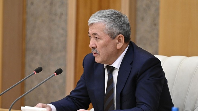 Председатель Кабинета министров Киргизии – Руководитель Администрации Президента Киргизии Адылбек Касымалиев на заседании Совета глав правительств СНГ в узком составе