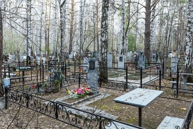 В Родительский день въезд на кладбища Челябинска будет закрыт