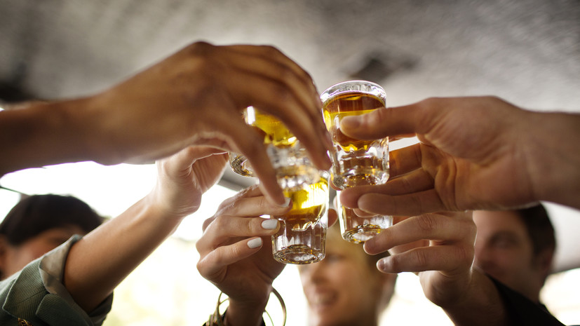 Иммунолог Болибок предупредил, что употребление алкоголя осложняет течение ОРВИ