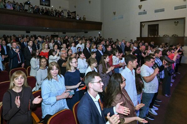 В Баку состоялся праздничный концерт по случаю 80-летия Победы в ВОВ. - Sputnik Азербайджан