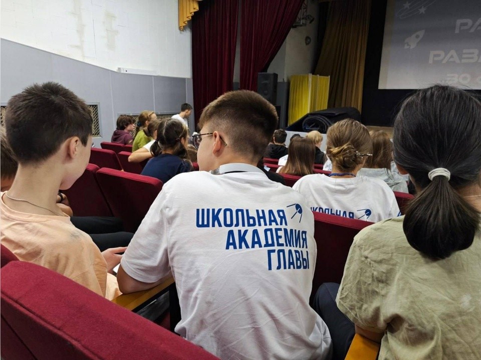 Школьники восхитились героями космоса на квизе и узнали о городских легендах