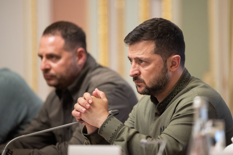 «Ситуация у Зеленского сейчас такова, что если завтра на Украине объявить президентские выборы и выставить в качестве кандидата половой коврик, а рядом написать фамилию Зеленский, то народ проголосует за половой коврик»