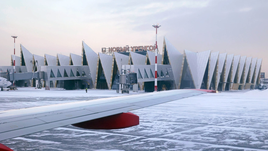 Транспортная полиция усмирила буйного пассажира в аэропорту газовой столицы