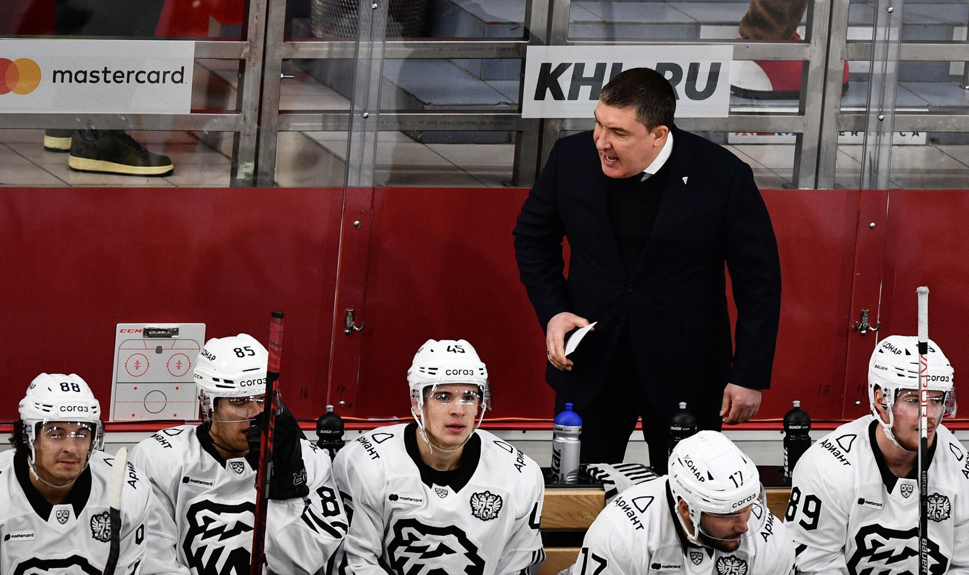 Тренер хк трактор. Трактор хоккейный клуб тренер. Трактор хоккейный клуб тренер. Хадевей в тракторе челябинск. Хк трактор 2023.