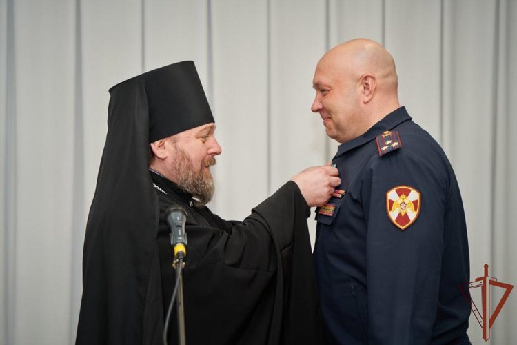Заслуженному ветерану ведомства торжественно вручили медаль Росгвардии в Ленинградской области