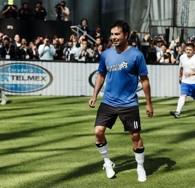 Серхио Перес на футбольном поле, фото из социальных сетей