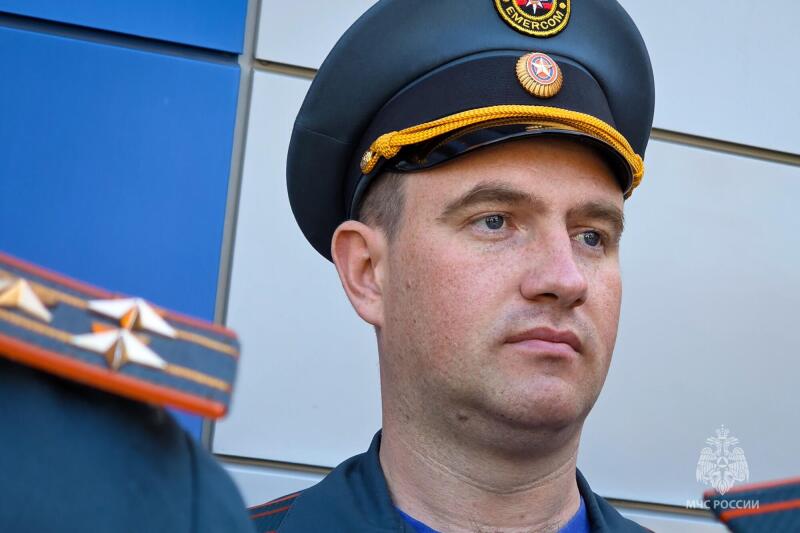 Знамя Победы подняли в МЧС России по Севастополю