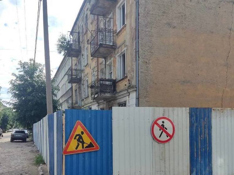 В Калининграде прокуратура ограничила доступ к аварийному дому на Луначарского