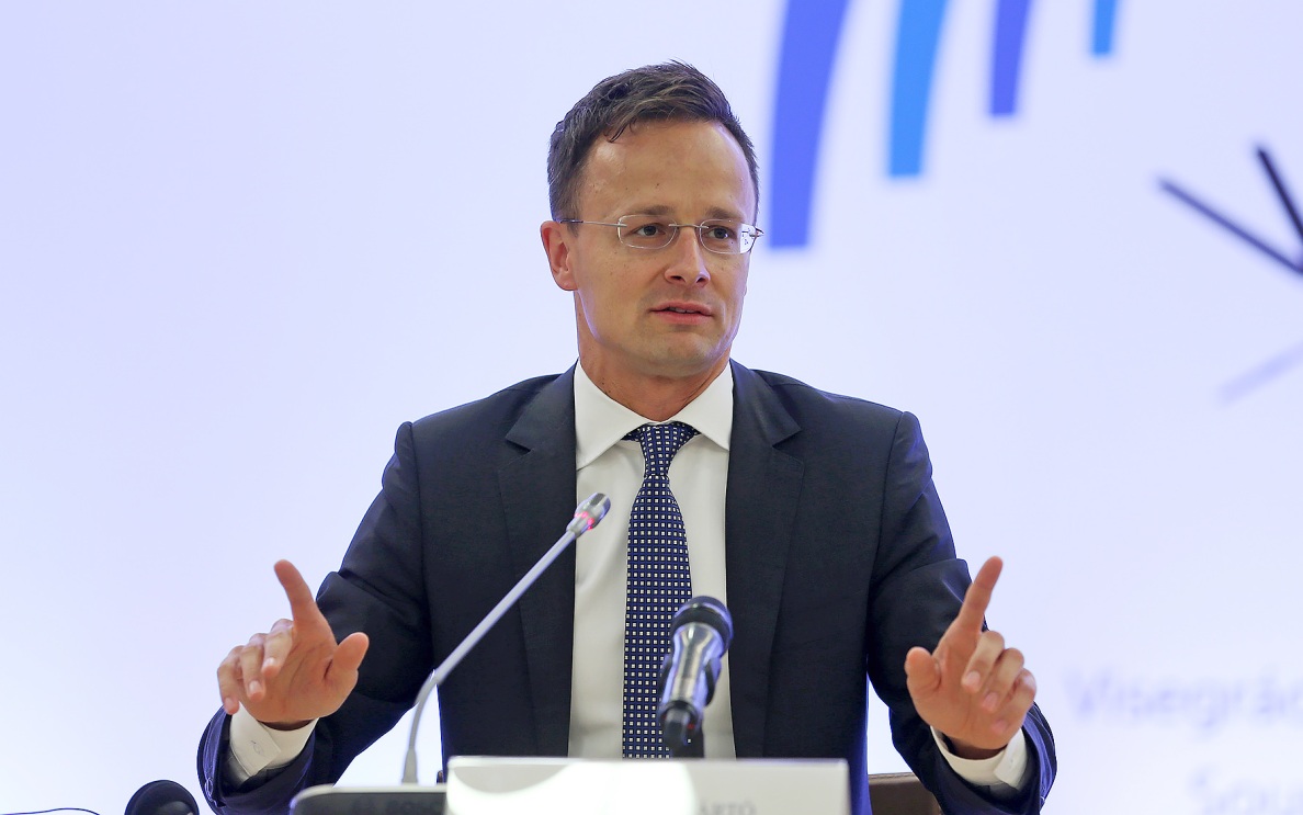 Сийярто назвал страну, которую стоит принять в ЕС вместо Украины
