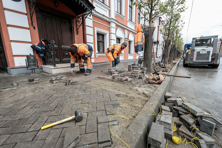 Второй компании «Волга-Автодор» (5), оформленной на Александра Строкина, в прошлом году доверили привести в порядок всю дорожно-уличную сеть, по которой проходил маршрут делегации саммита БРИКС-2024