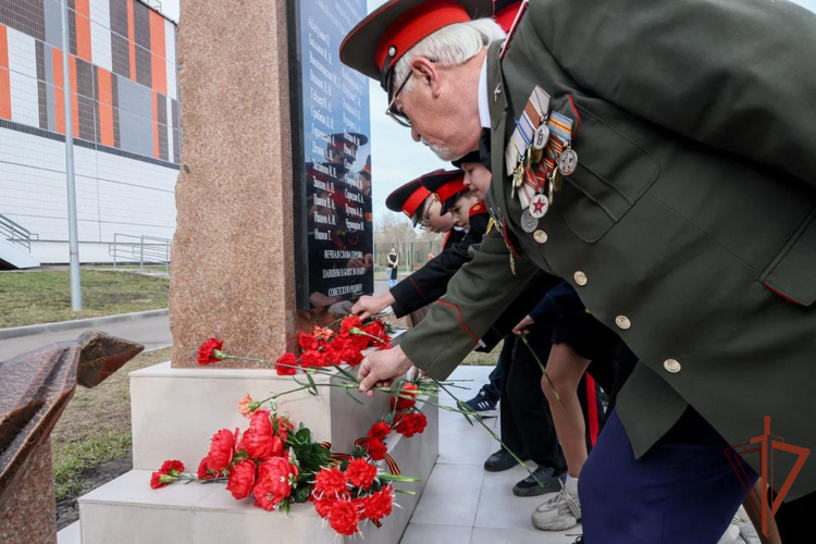 Росгвардейцы в Сибири приняли участие в открытии мемориалов в честь погибших военнослужащих 