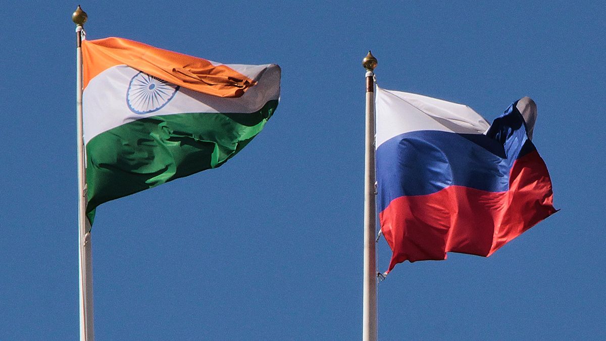 Россия ежемесячно накапливает до 1 млрд долларов в рупиях на фоне продажи нефти Индии